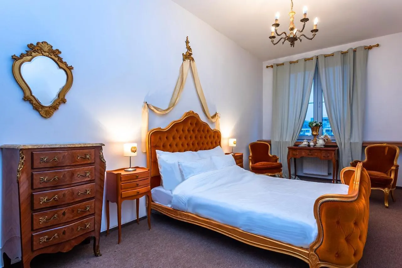 Bank Invest Residence Praha 0*,  Česká republika